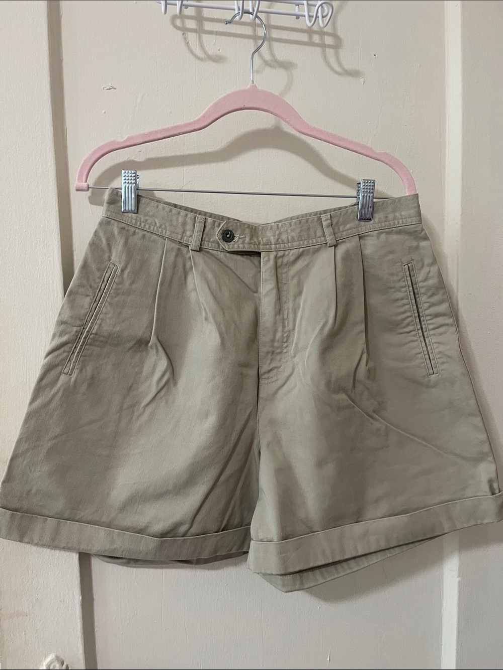 Liz Sport Beige High-Rise Pleated Women’s Shorts, Size 14 (30 inch waist)